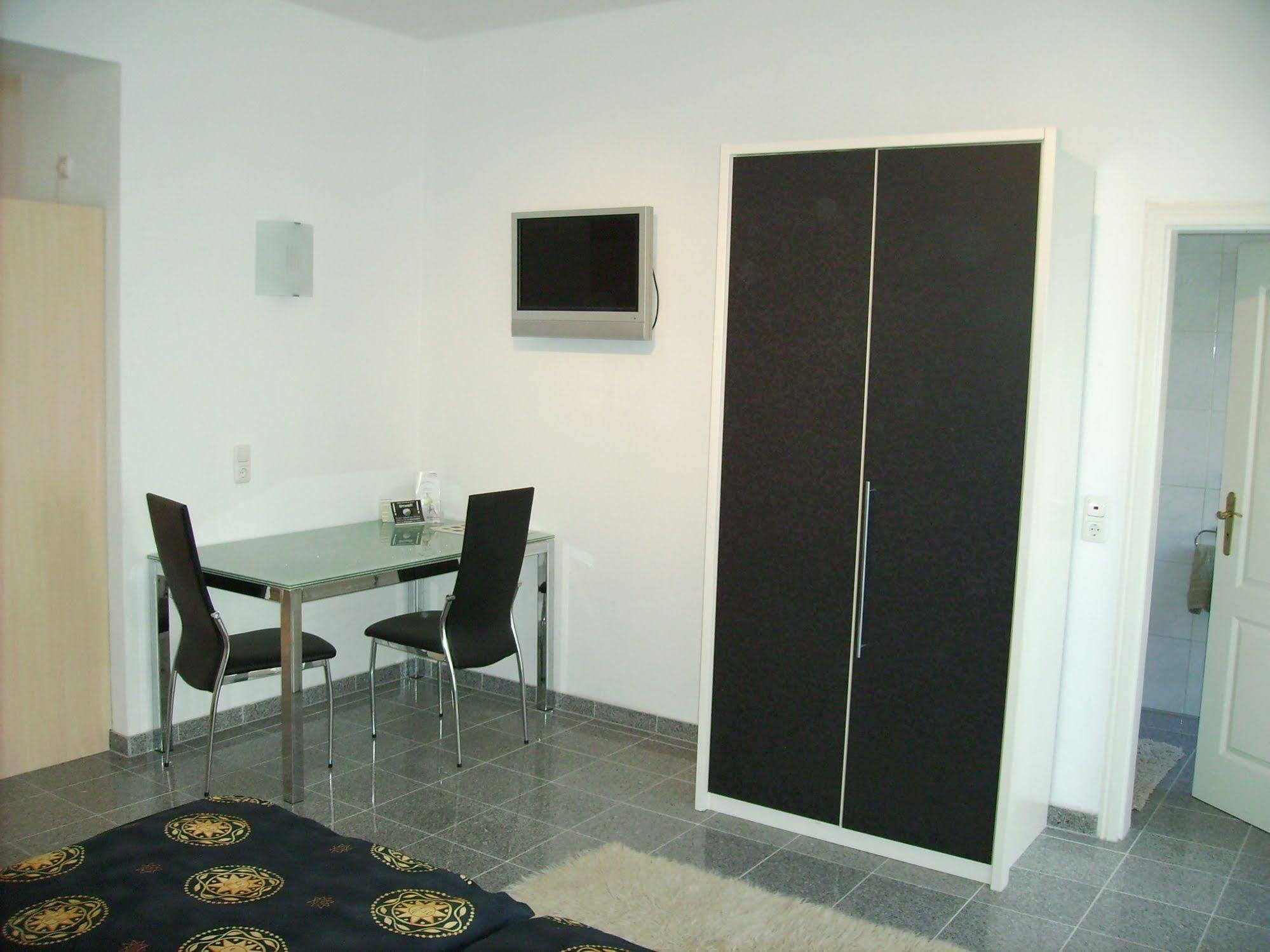 Boardinghouse - Stadtvilla Budget ชไวน์ฟอร์ท ภายนอก รูปภาพ
