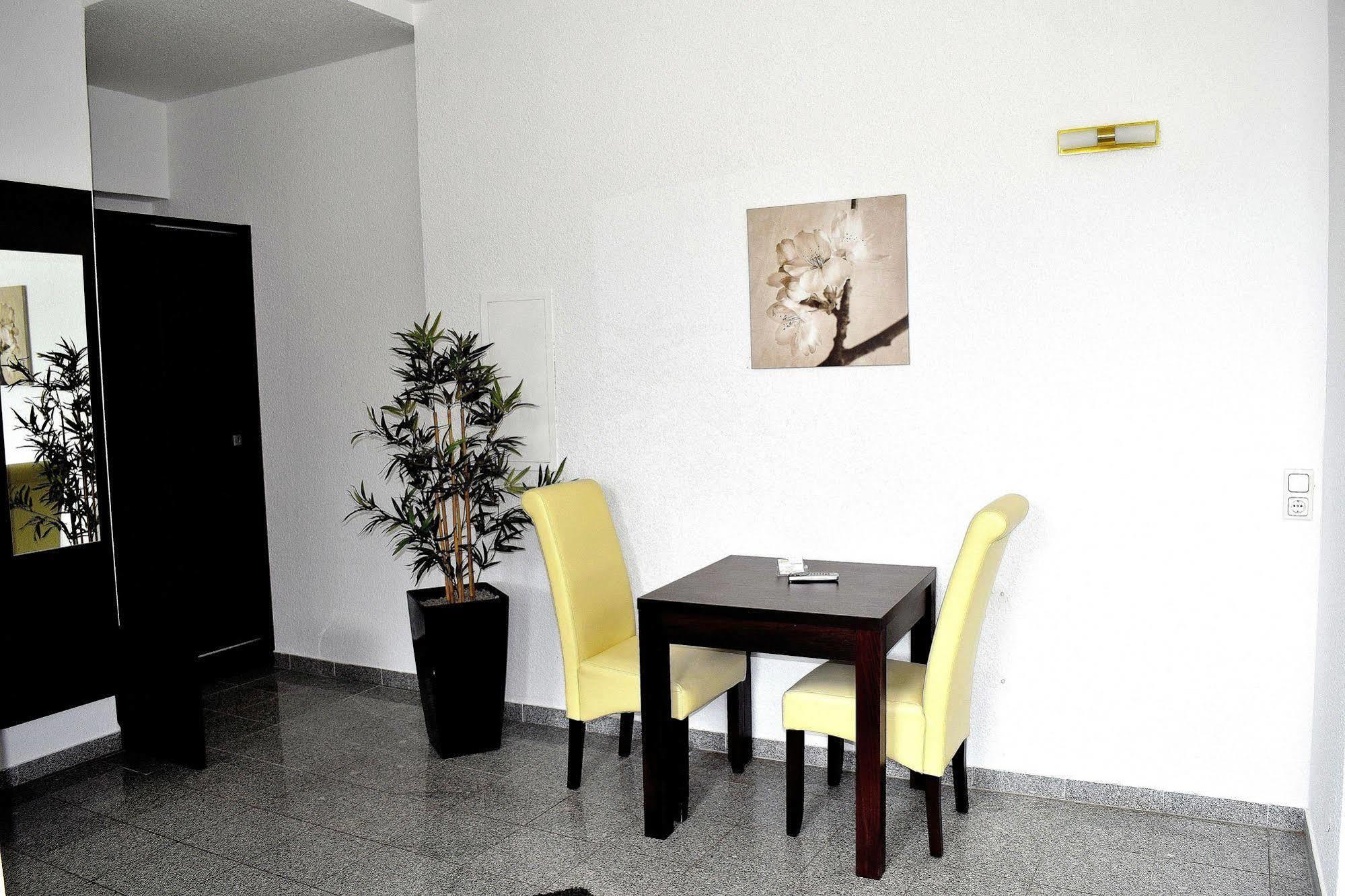 Boardinghouse - Stadtvilla Budget ชไวน์ฟอร์ท ภายนอก รูปภาพ