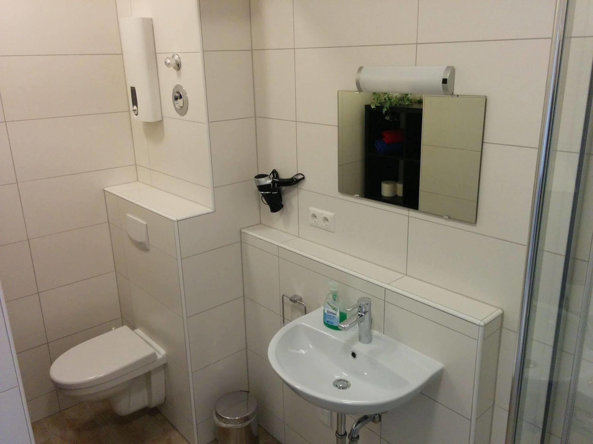 Boardinghouse - Stadtvilla Budget ชไวน์ฟอร์ท ภายนอก รูปภาพ