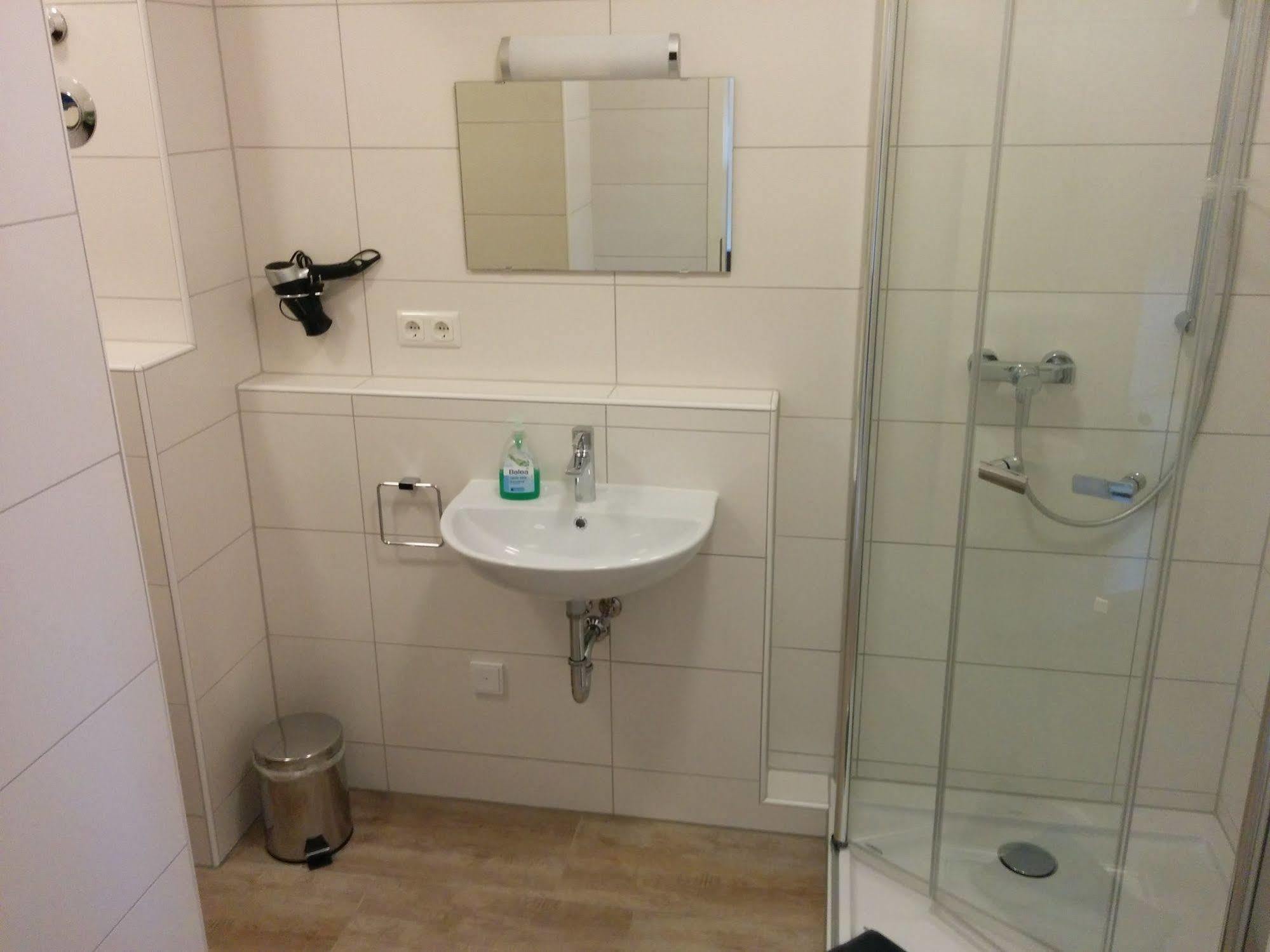 Boardinghouse - Stadtvilla Budget ชไวน์ฟอร์ท ภายนอก รูปภาพ