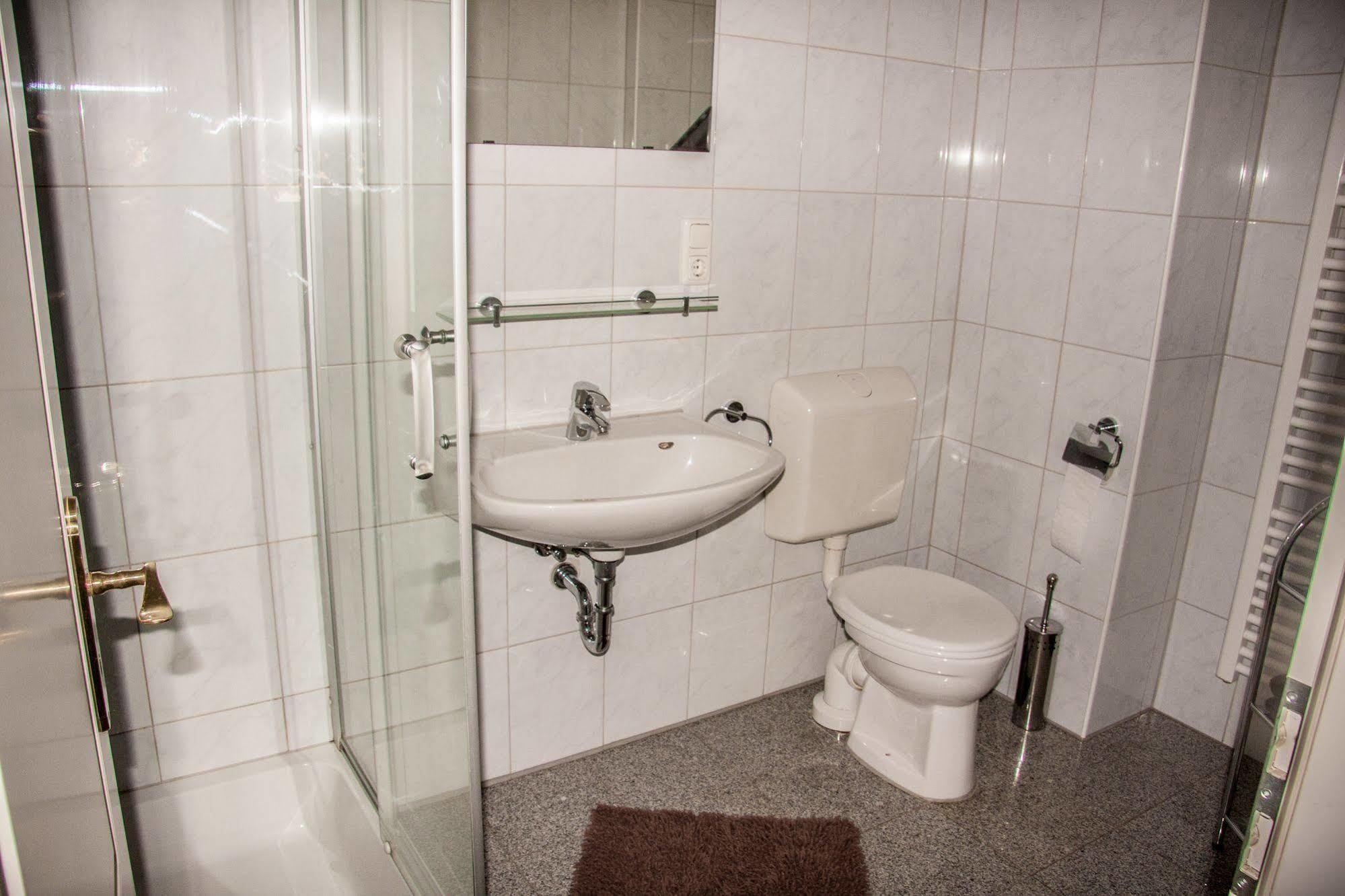 Boardinghouse - Stadtvilla Budget ชไวน์ฟอร์ท ภายนอก รูปภาพ