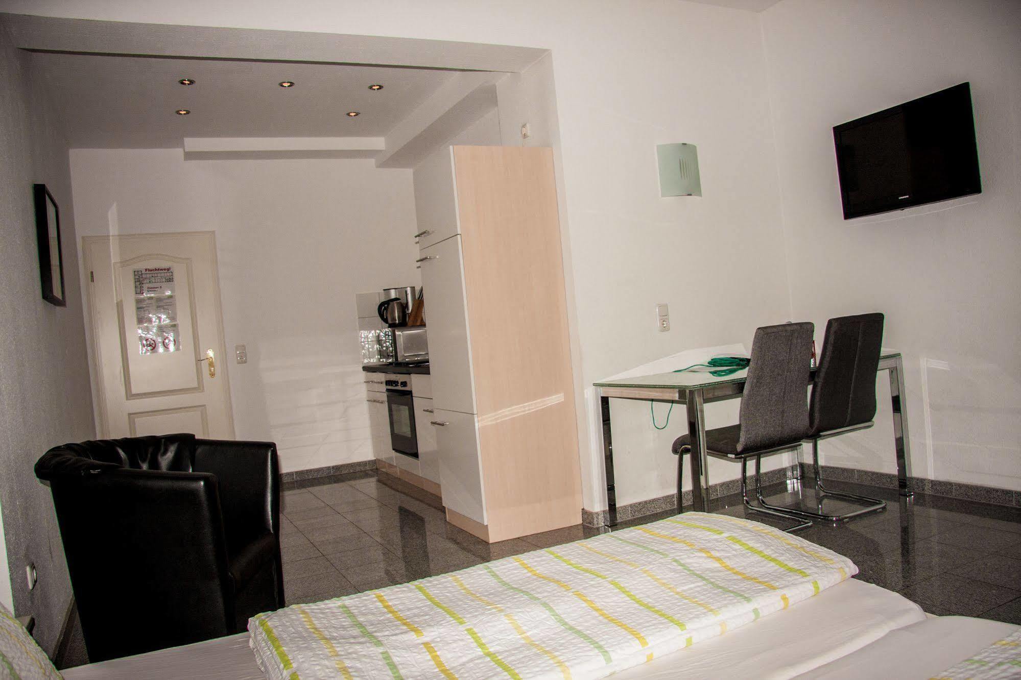 Boardinghouse - Stadtvilla Budget ชไวน์ฟอร์ท ภายนอก รูปภาพ