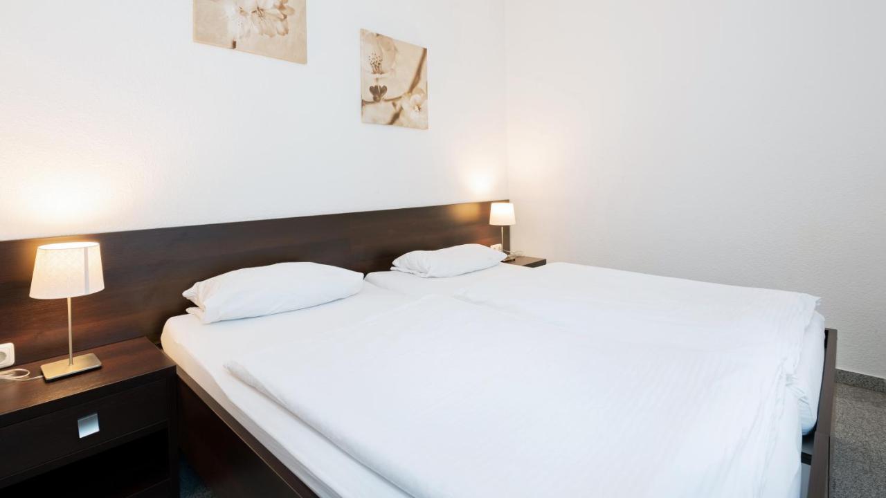 Boardinghouse - Stadtvilla Budget ชไวน์ฟอร์ท ภายนอก รูปภาพ