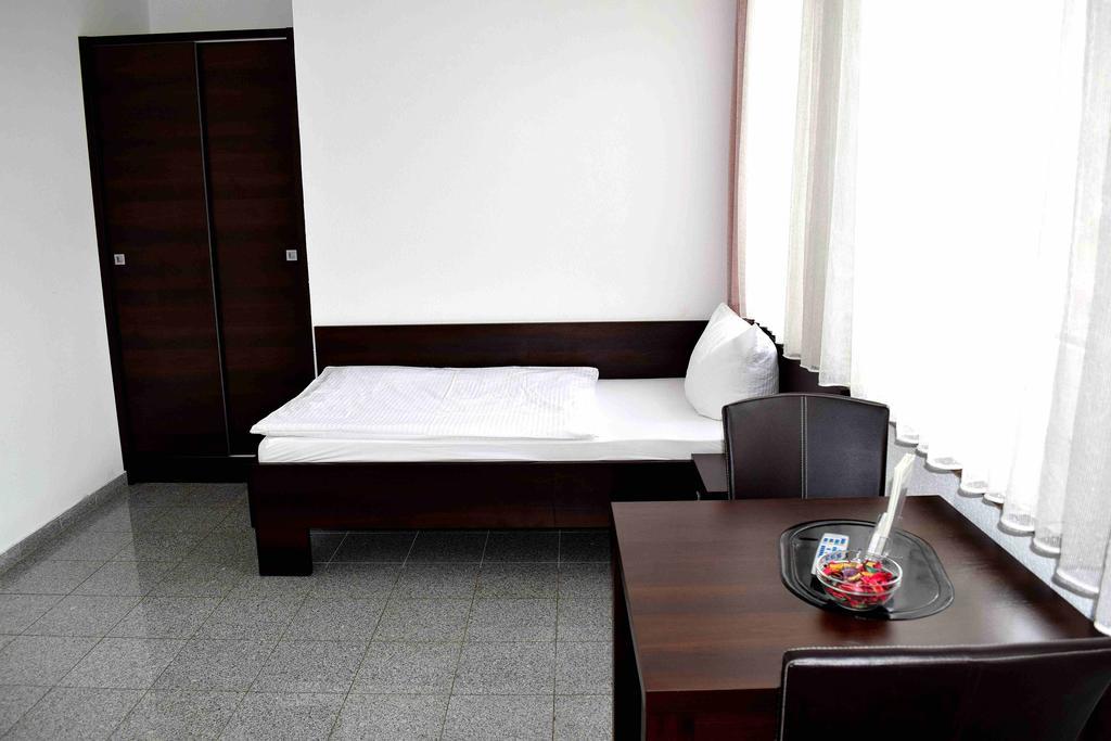 Boardinghouse - Stadtvilla Budget ชไวน์ฟอร์ท ห้อง รูปภาพ